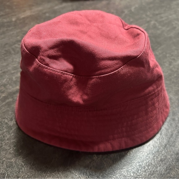 Levi’s Cloche Bucket Hat Purple Maroon Red Size Medium - Picture 9 of 9